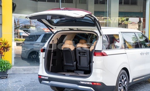 Buy Used Kia Carnival White Car in Bangkok in Bangkok Buy Used Kia Carnival White Car in Bangkok in Bangkok