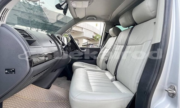 Buy Used Volkswagen Caravelle White Car in Bangkok in Bangkok Buy Used Volkswagen Caravelle White Car in Bangkok in Bangkok