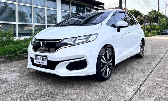 Buy Used Honda Jazz White Car in Bangkok in Bangkok Buy Used Honda Jazz White Car in Bangkok in Bangkok