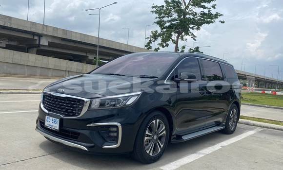 ซื้อ รถมือสอง Kia Carnival สีดำ รถยนต์ ใน %{เมือง} ใน กรุงเทพมหานคร