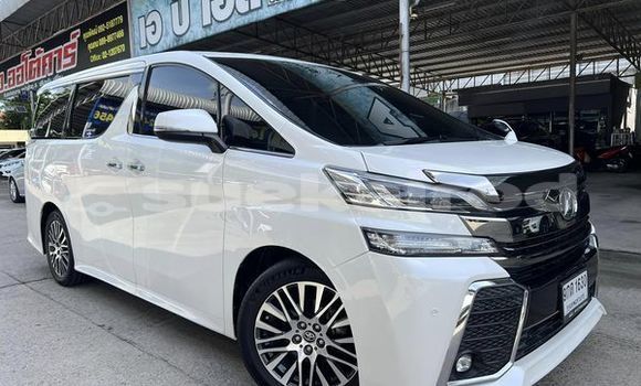 Buy Used Toyota Vellfire White Car in Bangkok in Bangkok