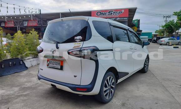 Buy Used Toyota Sienta White Car in Bangkok in Bangkok Buy Used Toyota Sienta White Car in Bangkok in Bangkok