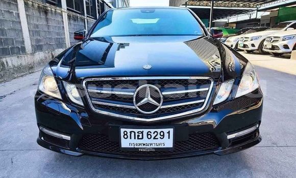 ซื้อ รถมือสอง Mercedes-Benz E200 สีดำ รถยนต์ ใน %{เมือง} ใน กรุงเทพมหานคร