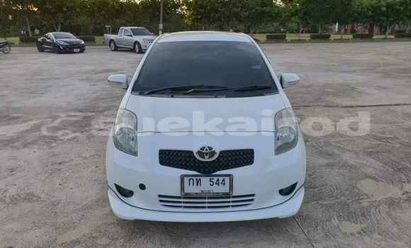 ซื้อ รถมือสอง Toyota Yaris ขาว รถยนต์ ใน %{เมือง} ใน กรุงเทพมหานคร