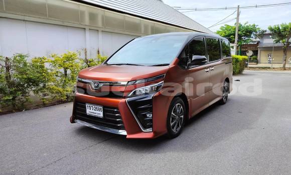 ซื้อ รถมือสอง Toyota Voxy อื่น ๆ รถยนต์ ใน %{เมือง} ใน กรุงเทพมหานคร