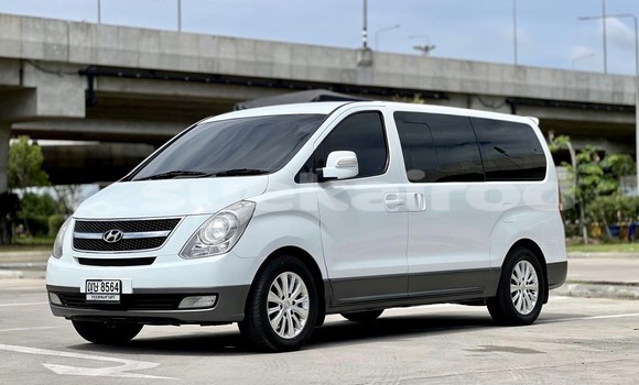 Buy Used Hyundai Grand Starex White Car in Bangkok in Bangkok