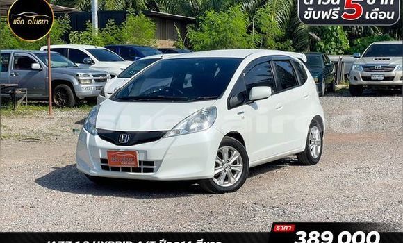 ซื้อ รถมือสอง Honda Jazz ขาว รถยนต์ ใน %{เมือง} ใน สุราษฎร์ธานี