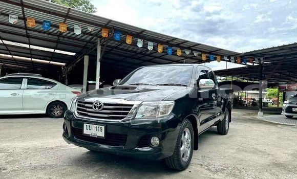 ซื้อ รถมือสอง Toyota Hilux สีดำ รถยนต์ ใน %{เมือง} ใน กรุงเทพมหานคร