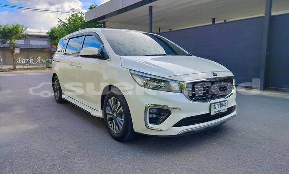 Buy Used Kia Carnival White Car in Bangkok in Bangkok Buy Used Kia Carnival White Car in Bangkok in Bangkok