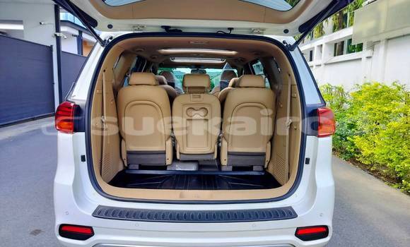 Buy Used Kia Carnival White Car in Bangkok in Bangkok Buy Used Kia Carnival White Car in Bangkok in Bangkok