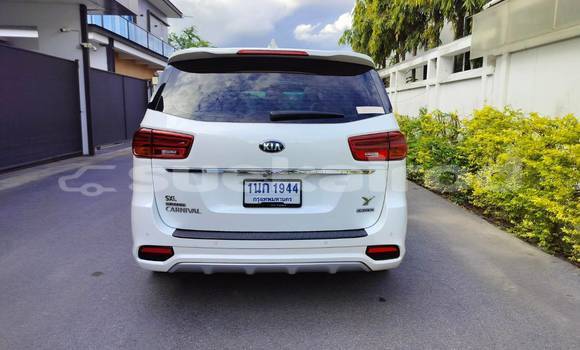 Buy Used Kia Carnival White Car in Bangkok in Bangkok Buy Used Kia Carnival White Car in Bangkok in Bangkok