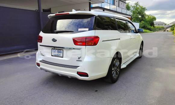 Buy Used Kia Carnival White Car in Bangkok in Bangkok Buy Used Kia Carnival White Car in Bangkok in Bangkok