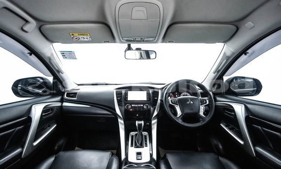 ซื้อ รถมือสอง Mitsubishi Pajero สีดำ รถยนต์ ใน %{เมือง} ใน กรุงเทพมหานคร ซื้อ รถมือสอง Mitsubishi Pajero สีดำ รถยนต์ ใน %{เมือง} ใน กรุงเทพมหานคร