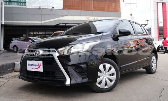 ซื้อ รถมือสอง Toyota Yaris สีดำ รถยนต์ ใน %{เมือง} ใน กรุงเทพมหานคร