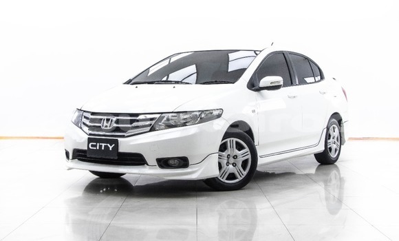 ซื้อ รถมือสอง Honda City ขาว รถยนต์ ใน %{เมือง} ใน กรุงเทพมหานคร