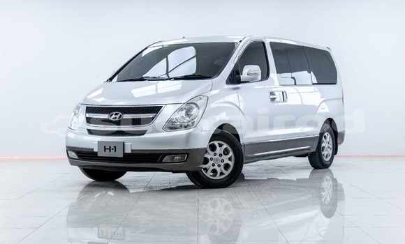 ซื้อ รถมือสอง Hyundai H1 เงิน รถยนต์ ใน %{เมือง} ใน กรุงเทพมหานคร