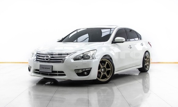 Buy Used Nissan Teana White Car in Bangkok in Bangkok