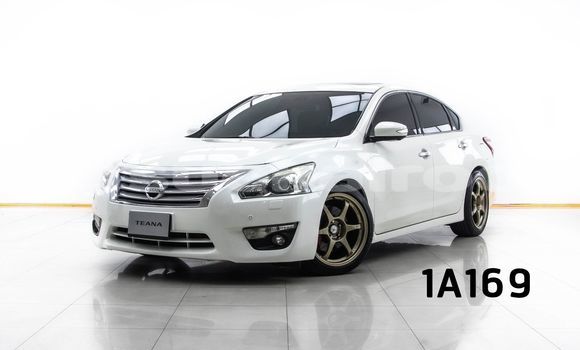 Buy Used Nissan Teana White Car in Bangkok in Bangkok Buy Used Nissan Teana White Car in Bangkok in Bangkok