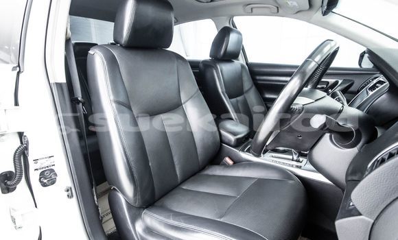 Buy Used Nissan Teana White Car in Bangkok in Bangkok Buy Used Nissan Teana White Car in Bangkok in Bangkok