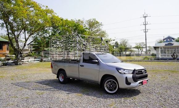 Buy Used Toyota Hiluxe Revo Silver Car in Bangkok in Bangkok