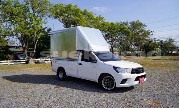 ซื้อ รถมือสอง Toyota Hiluxe Revo ขาว รถยนต์ ใน %{เมือง} ใน กรุงเทพมหานคร