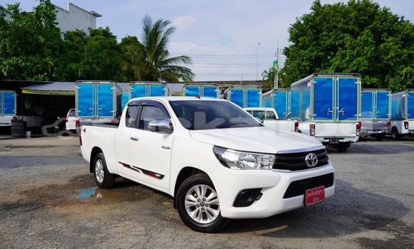 Buy Used Toyota Hiluxe Revo White Car in Bangkok in Bangkok