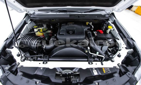 Buy Used Chevrolet Colorado White Car in Bangkok in Bangkok Buy Used Chevrolet Colorado White Car in Bangkok in Bangkok