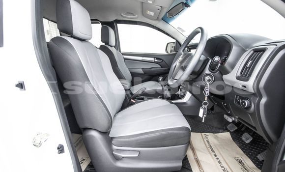 Buy Used Chevrolet Colorado White Car in Bangkok in Bangkok Buy Used Chevrolet Colorado White Car in Bangkok in Bangkok