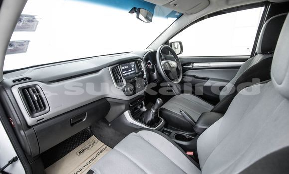 Buy Used Chevrolet Colorado White Car in Bangkok in Bangkok Buy Used Chevrolet Colorado White Car in Bangkok in Bangkok
