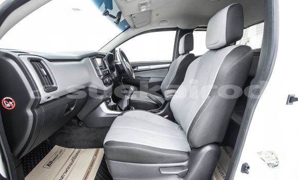 Buy Used Chevrolet Colorado White Car in Bangkok in Bangkok Buy Used Chevrolet Colorado White Car in Bangkok in Bangkok