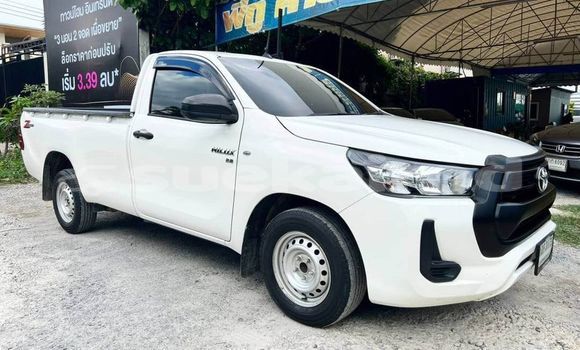 Buy Used Toyota Hiluxe Revo White Car in Bangkok in Bangkok