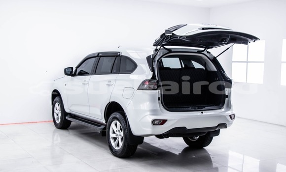 Buy Used Isuzu MU-X White Car in Bangkok in Bangkok Buy Used Isuzu MU-X White Car in Bangkok in Bangkok