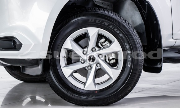 Buy Used Isuzu MU-X White Car in Bangkok in Bangkok Buy Used Isuzu MU-X White Car in Bangkok in Bangkok
