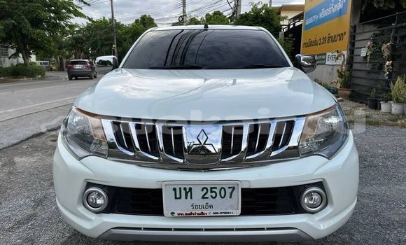 ซื้อ รถมือสอง Mitsubishi Triton ขาว รถยนต์ ใน %{เมือง} ใน กรุงเทพมหานคร