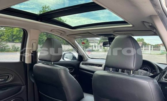 Buy Used Honda HR-V White Car in Bangkok in Bangkok Buy Used Honda HR-V White Car in Bangkok in Bangkok