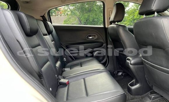 Buy Used Honda HR-V White Car in Bangkok in Bangkok Buy Used Honda HR-V White Car in Bangkok in Bangkok