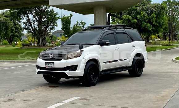 ซื้อ รถมือสอง Toyota Fortuner ขาว รถยนต์ ใน %{เมือง} ใน กรุงเทพมหานคร