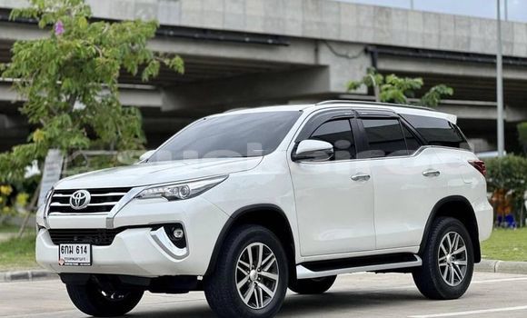 Buy Used Toyota Fortuner White Car in Bangkok in Bangkok