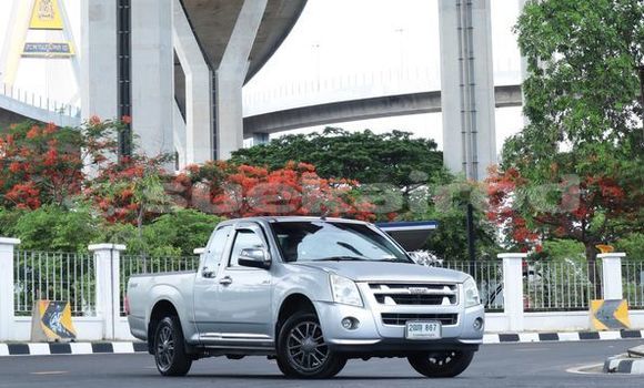 ซื้อ รถมือสอง Isuzu D-Max เงิน รถยนต์ ใน %{เมือง} ใน กรุงเทพมหานคร