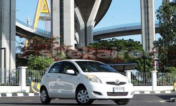 ซื้อ รถมือสอง Toyota Yaris ขาว รถยนต์ ใน %{เมือง} ใน กรุงเทพมหานคร