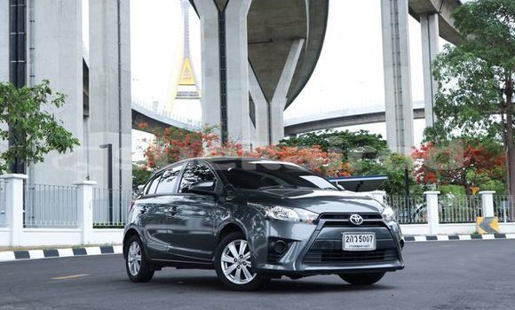 ซื้อ รถมือสอง Toyota Yaris สีดำ รถยนต์ ใน %{เมือง} ใน กรุงเทพมหานคร