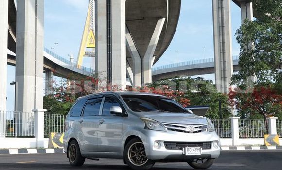 ซื้อ รถมือสอง Toyota Avanza เงิน รถยนต์ ใน %{เมือง} ใน กรุงเทพมหานคร