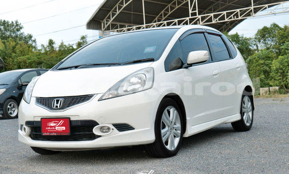ซื้อ รถมือสอง Honda Jazz ขาว รถยนต์ ใน %{เมือง} ใน สระบุรี