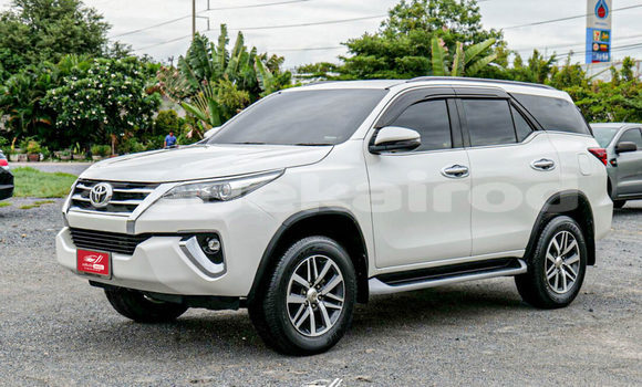 ซื้อ รถมือสอง Toyota Fortuner ขาว รถยนต์ ใน %{เมือง} ใน สระบุรี