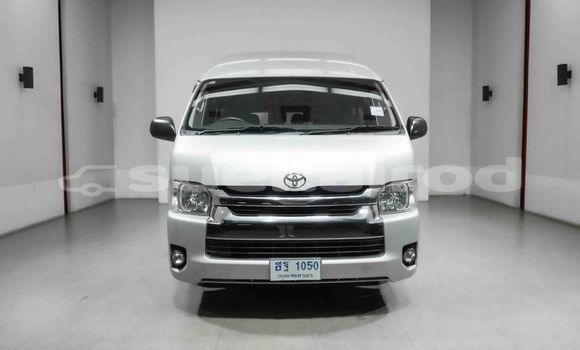 Buy Used Toyota Commuter White Car in Bangkok in Bangkok Buy Used Toyota Commuter White Car in Bangkok in Bangkok