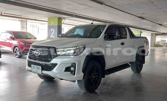 ซื้อ รถมือสอง Toyota Hiluxe Revo ขาว รถยนต์ ใน %{เมือง} ใน กรุงเทพมหานคร