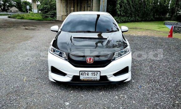 ซื้อ รถมือสอง Honda City ขาว รถยนต์ ใน %{เมือง} ใน กรุงเทพมหานคร