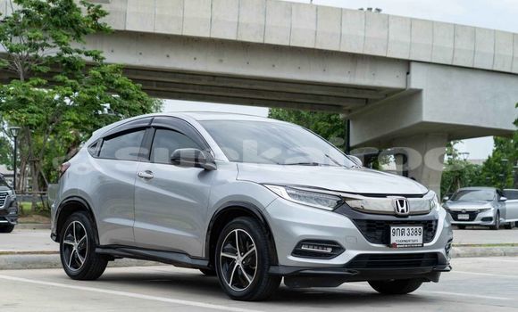 Buy Used Honda HR-V White Car in Bangkok in Bangkok Buy Used Honda HR-V White Car in Bangkok in Bangkok