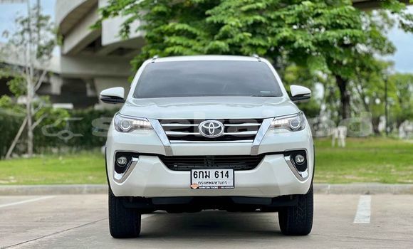 ซื้อ รถมือสอง Toyota Fortuner ขาว รถยนต์ ใน %{เมือง} ใน กรุงเทพมหานคร