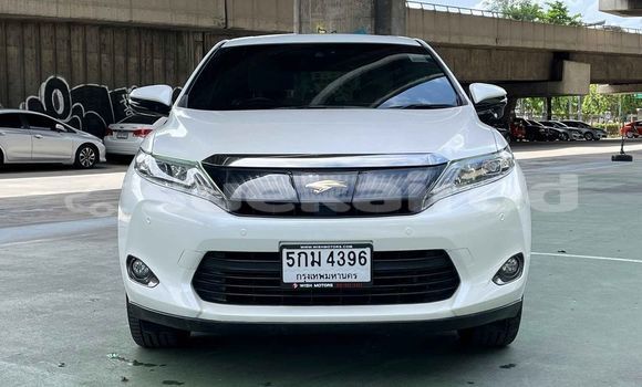 ซื้อ รถมือสอง Toyota Harrier ขาว รถยนต์ ใน %{เมือง} ใน กรุงเทพมหานคร